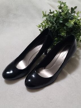 Predictions Comfort Plus Glossy Black Patent Round Toe Pumps Heels Size 8